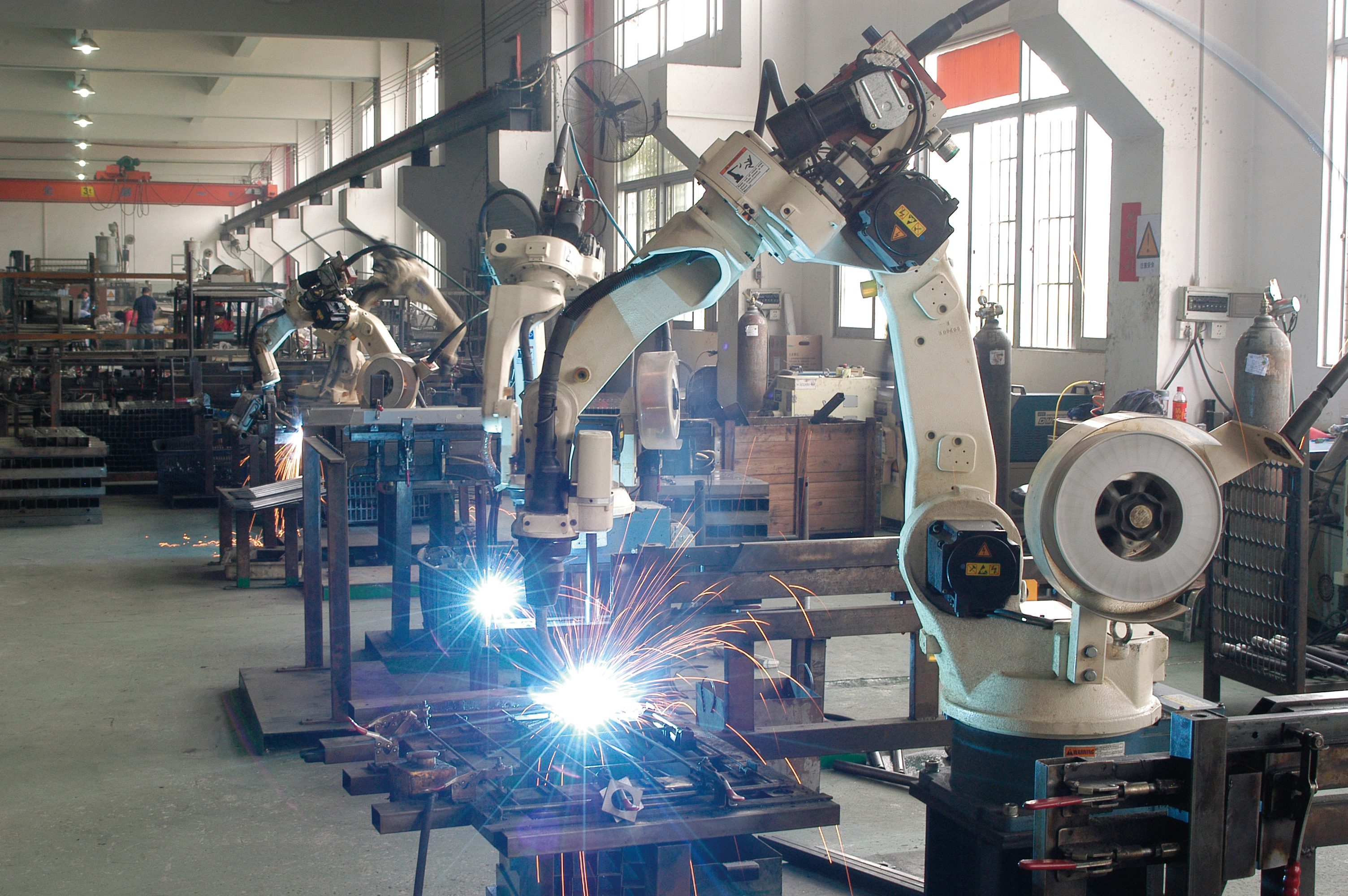 Equipo de soldadura robotizada en la fábrica de AOLIKE