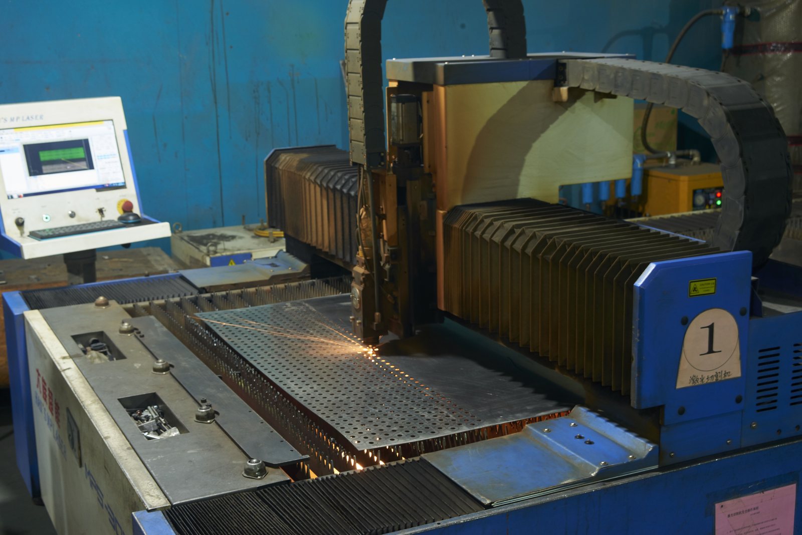 Laser cutting for formed metal components